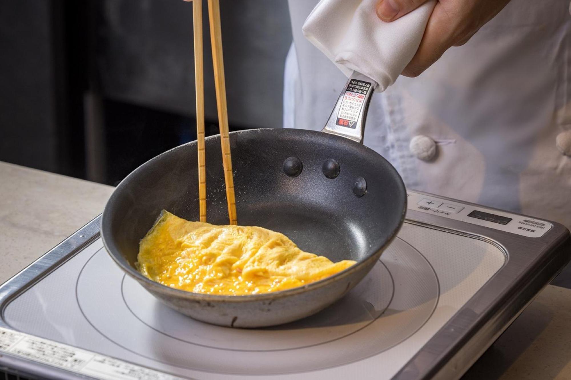 Hotel Associa Shizuoka Exterior photo A chef cooking an omelette