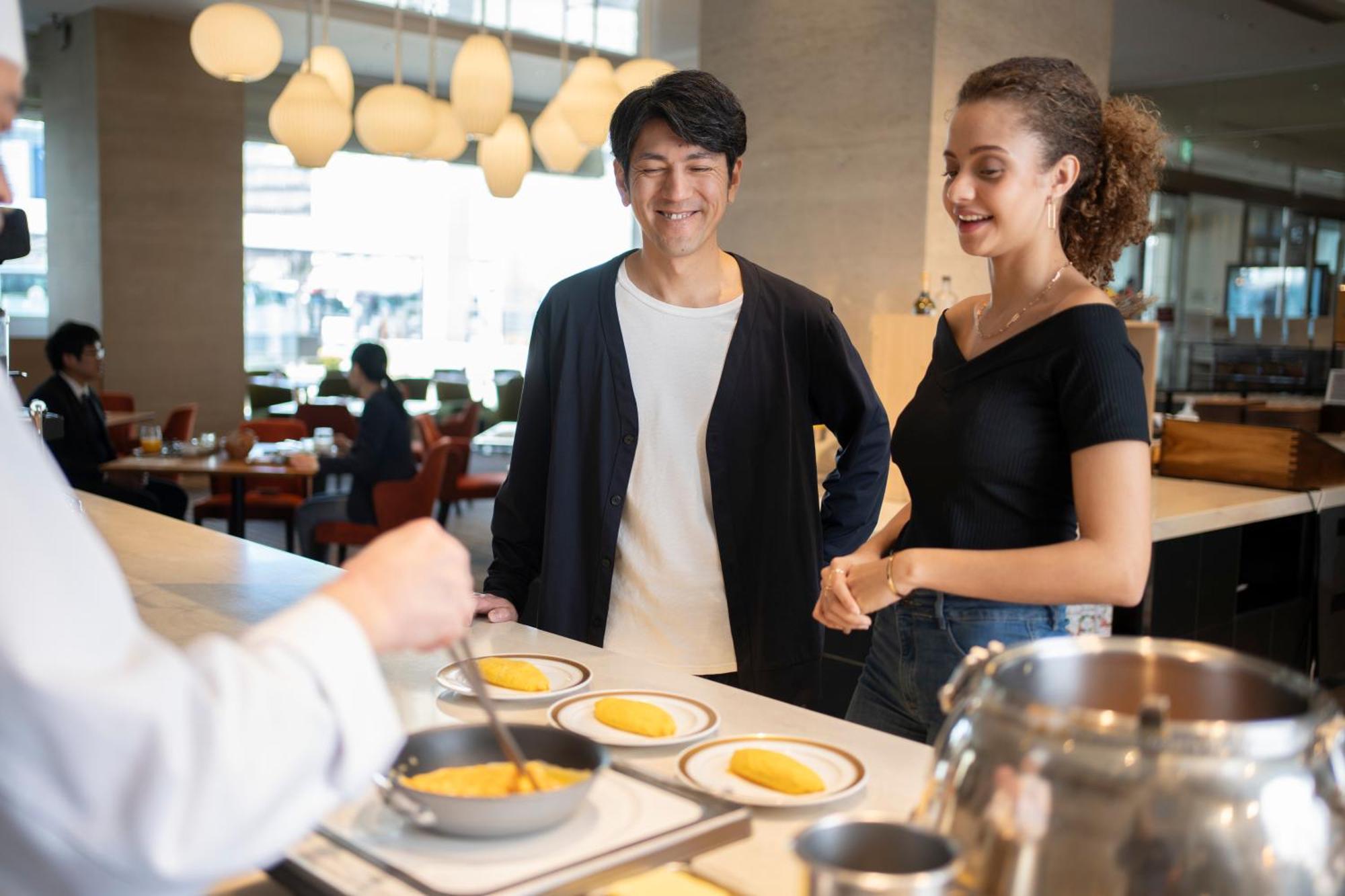 Hotel Associa Shizuoka Exterior photo A couple ordering food at a restaurant