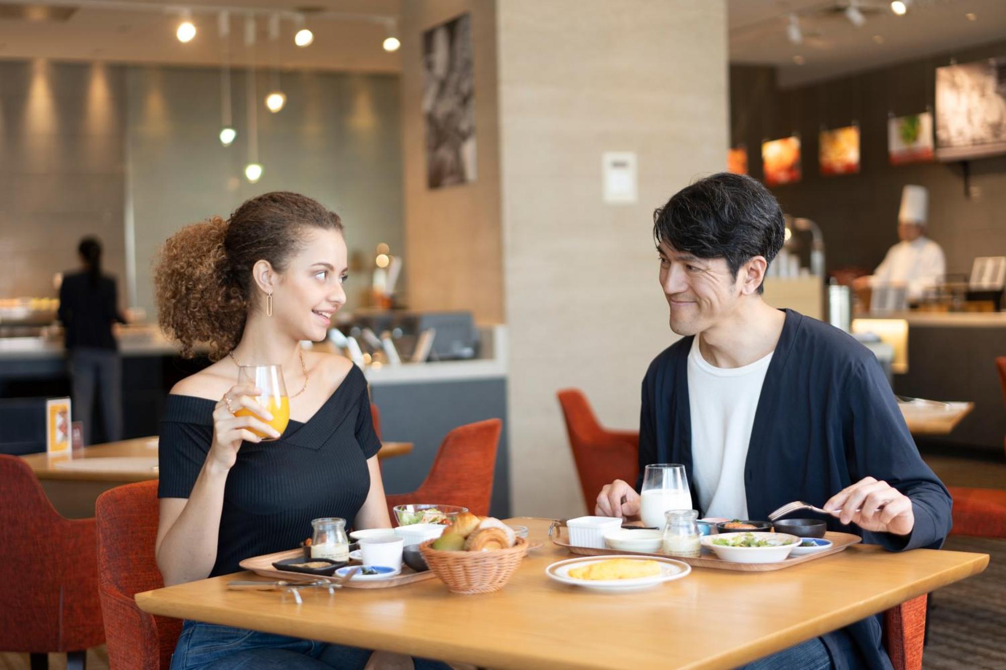 Hotel Associa Shizuoka Exterior photo A couple dining at a restaurant